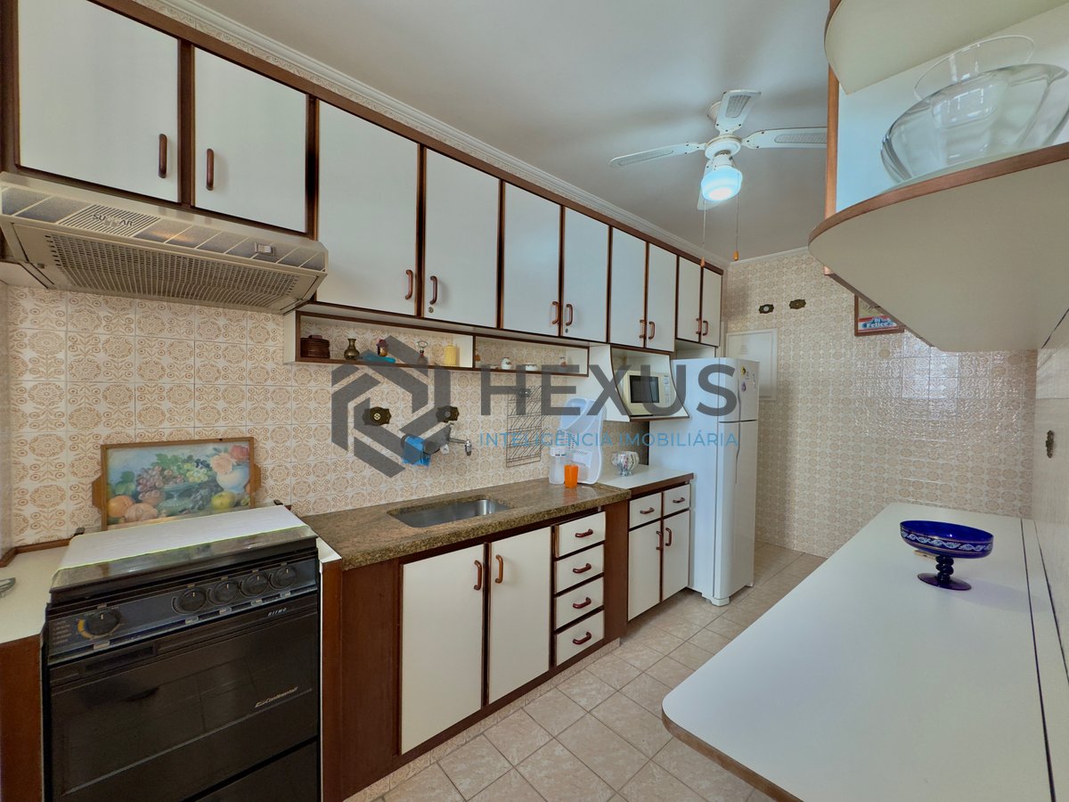 Foto 22 de Apartamento com varanda a 1 quadra da praia nas Pitangueiras, Guarujá