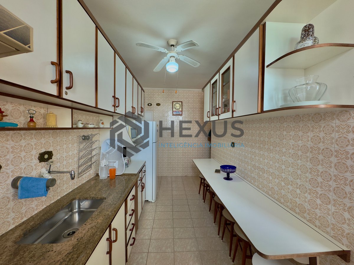 Foto 23 de Apartamento com varanda a 1 quadra da praia nas Pitangueiras, Guarujá