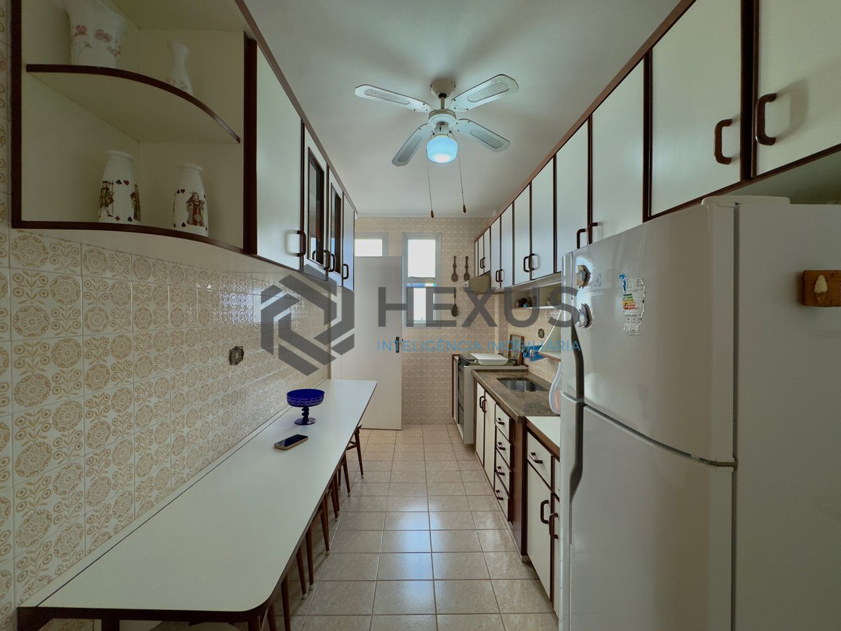 Foto 24 de Apartamento com varanda a 1 quadra da praia nas Pitangueiras, Guarujá