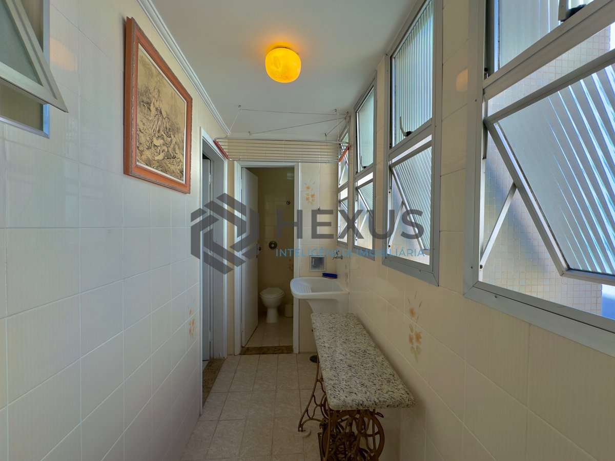 Foto 28 de Apartamento com varanda a 1 quadra da praia nas Pitangueiras, Guarujá