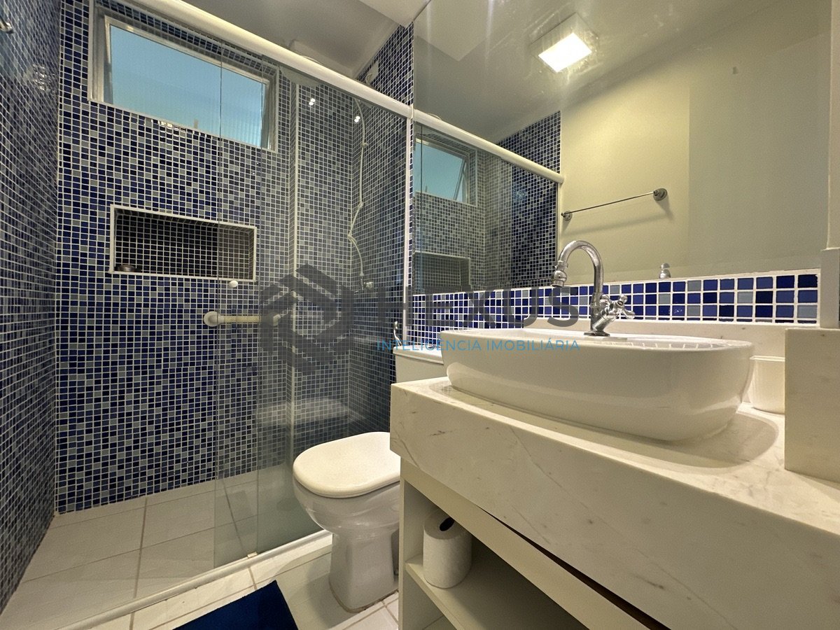 Foto 13 de Apartamento reformado com varanda e lazer a 400m da praia na região do Tortugas na Enseada, Guarujá