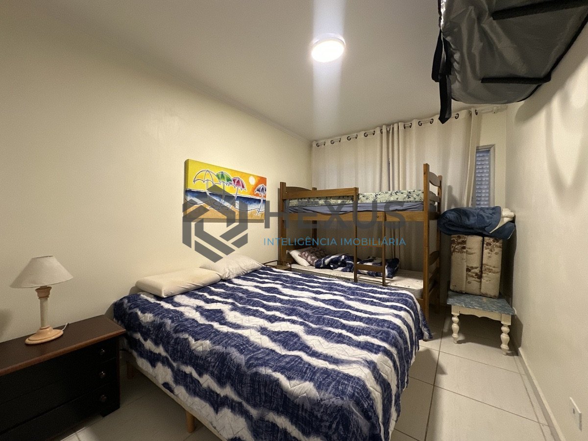 Foto 17 de Apartamento reformado com varanda e lazer a 400m da praia na região do Tortugas na Enseada, Guarujá