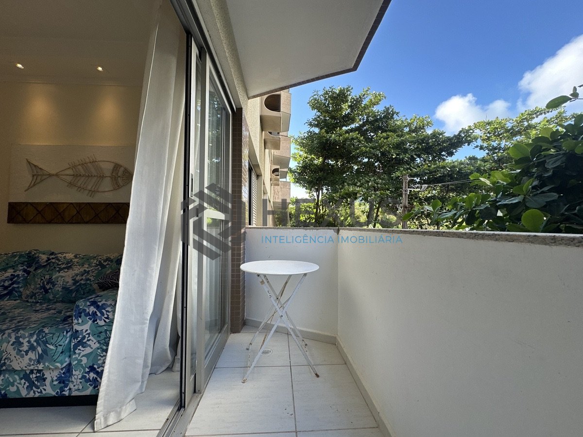 Foto 5 de Apartamento reformado com varanda e lazer a 400m da praia na região do Tortugas na Enseada, Guarujá