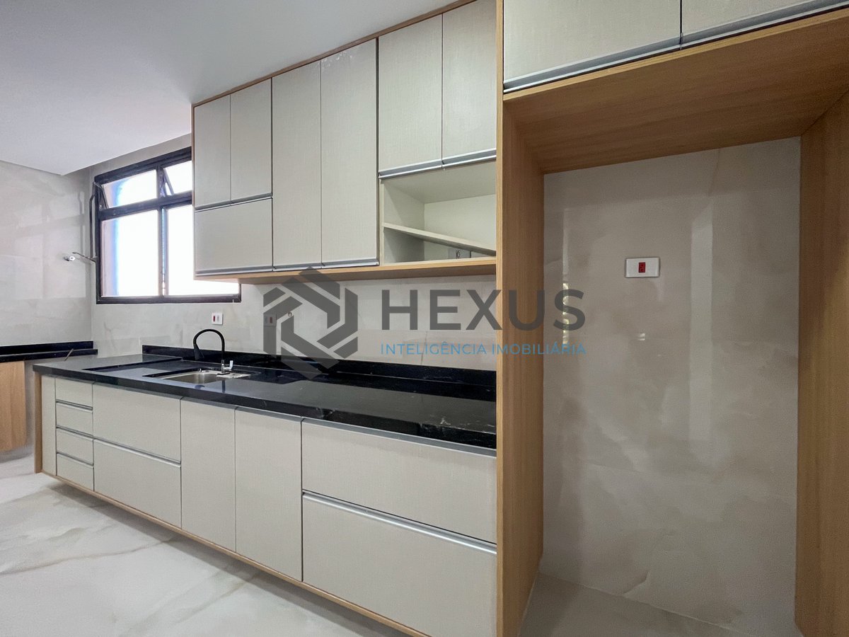 Foto 14 de Apartamento reformado com varanda vista mar e lazer a 1 quadra da praia nas Pitangueiras, Guarujá