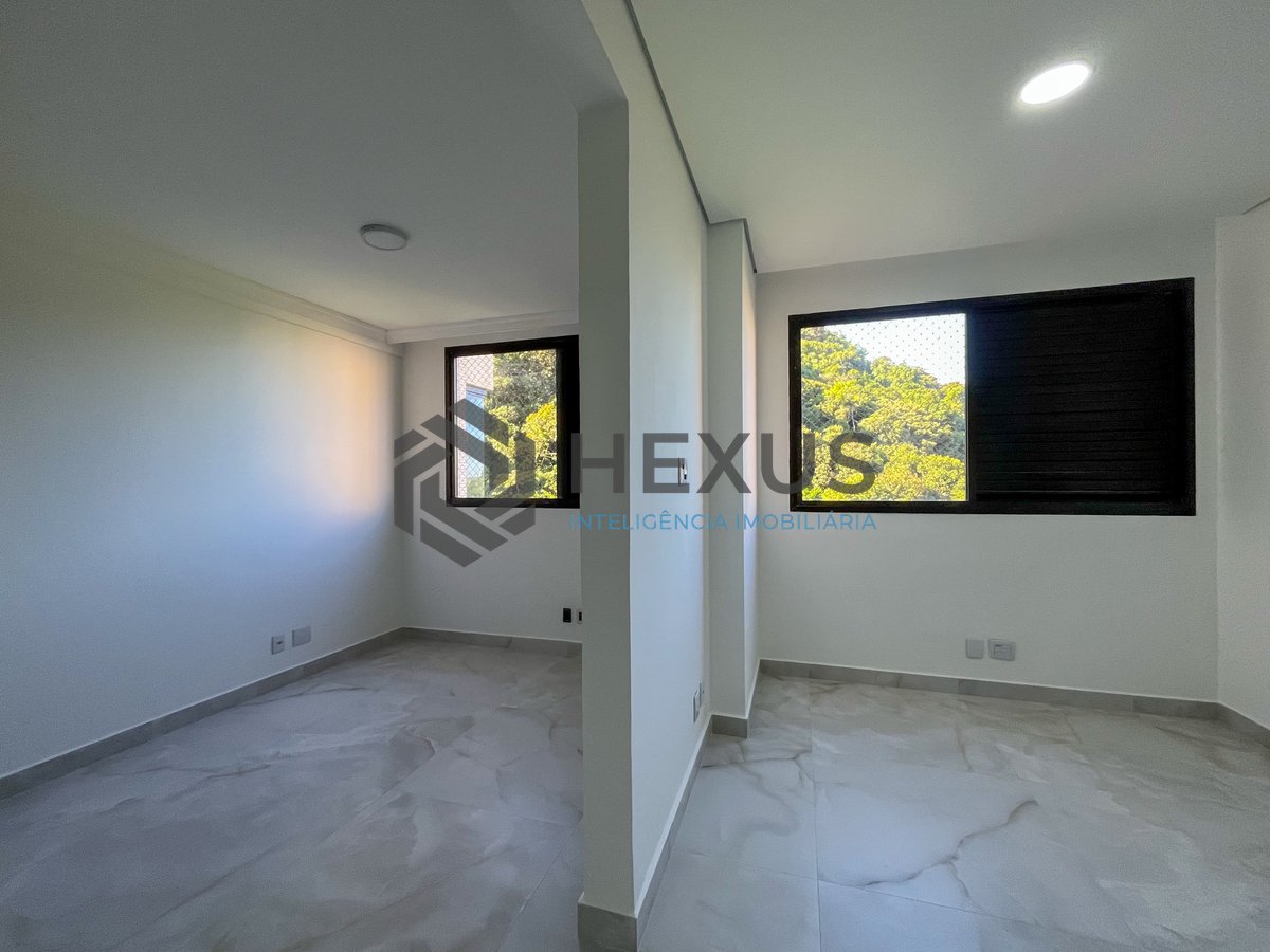 Foto 20 de Apartamento reformado com varanda vista mar e lazer a 1 quadra da praia nas Pitangueiras, Guarujá