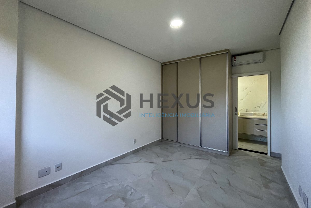 Foto 33 de Apartamento reformado com varanda vista mar e lazer a 1 quadra da praia nas Pitangueiras, Guarujá