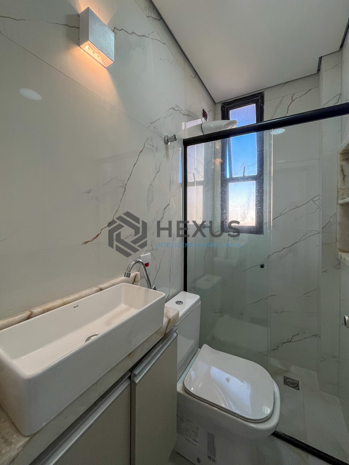 Foto 44 de Apartamento reformado com varanda vista mar e lazer a 1 quadra da praia nas Pitangueiras, Guarujá