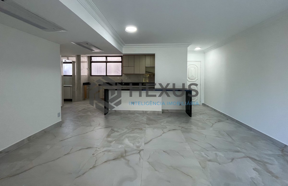 Foto 8 de Apartamento reformado com varanda vista mar e lazer a 1 quadra da praia nas Pitangueiras, Guarujá