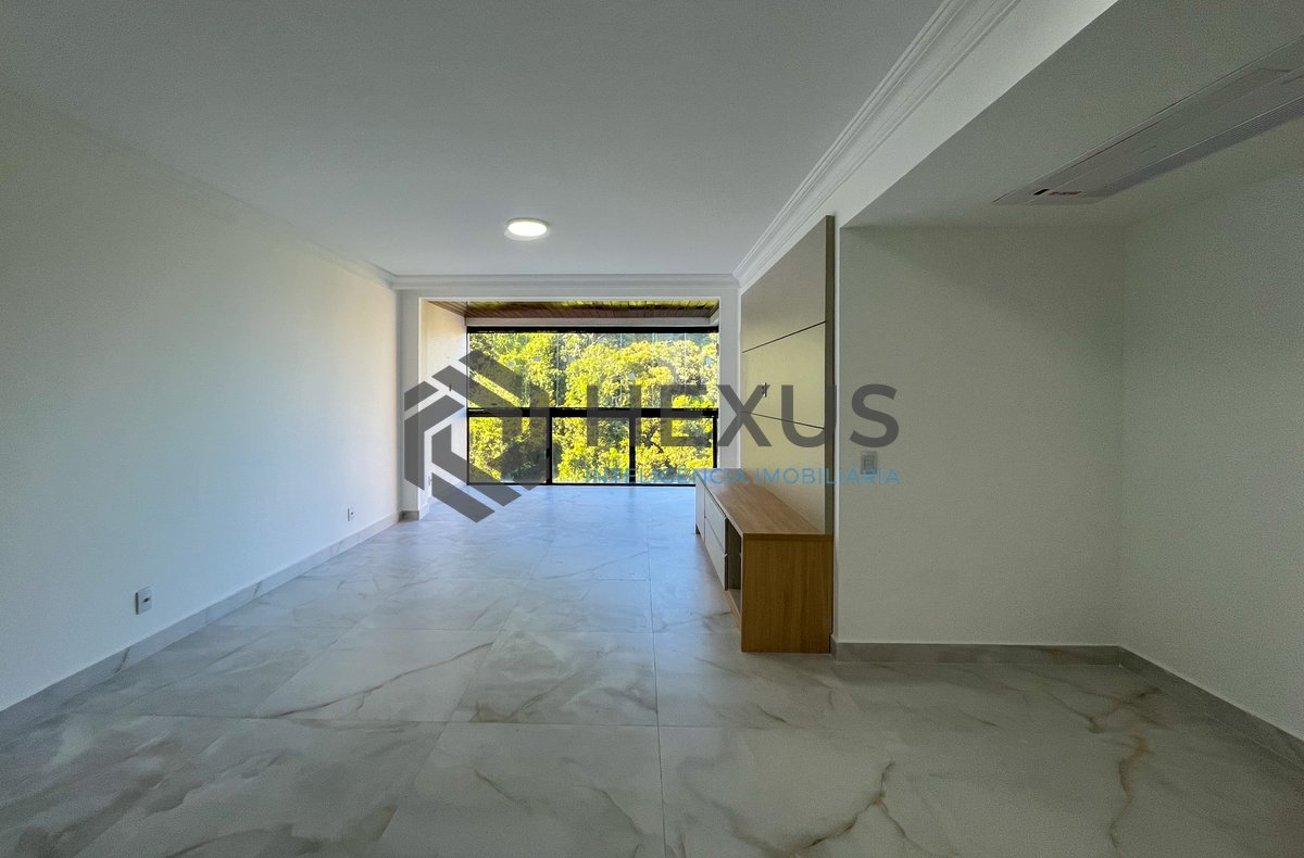 Foto 9 de Apartamento reformado com varanda vista mar e lazer a 1 quadra da praia nas Pitangueiras, Guarujá