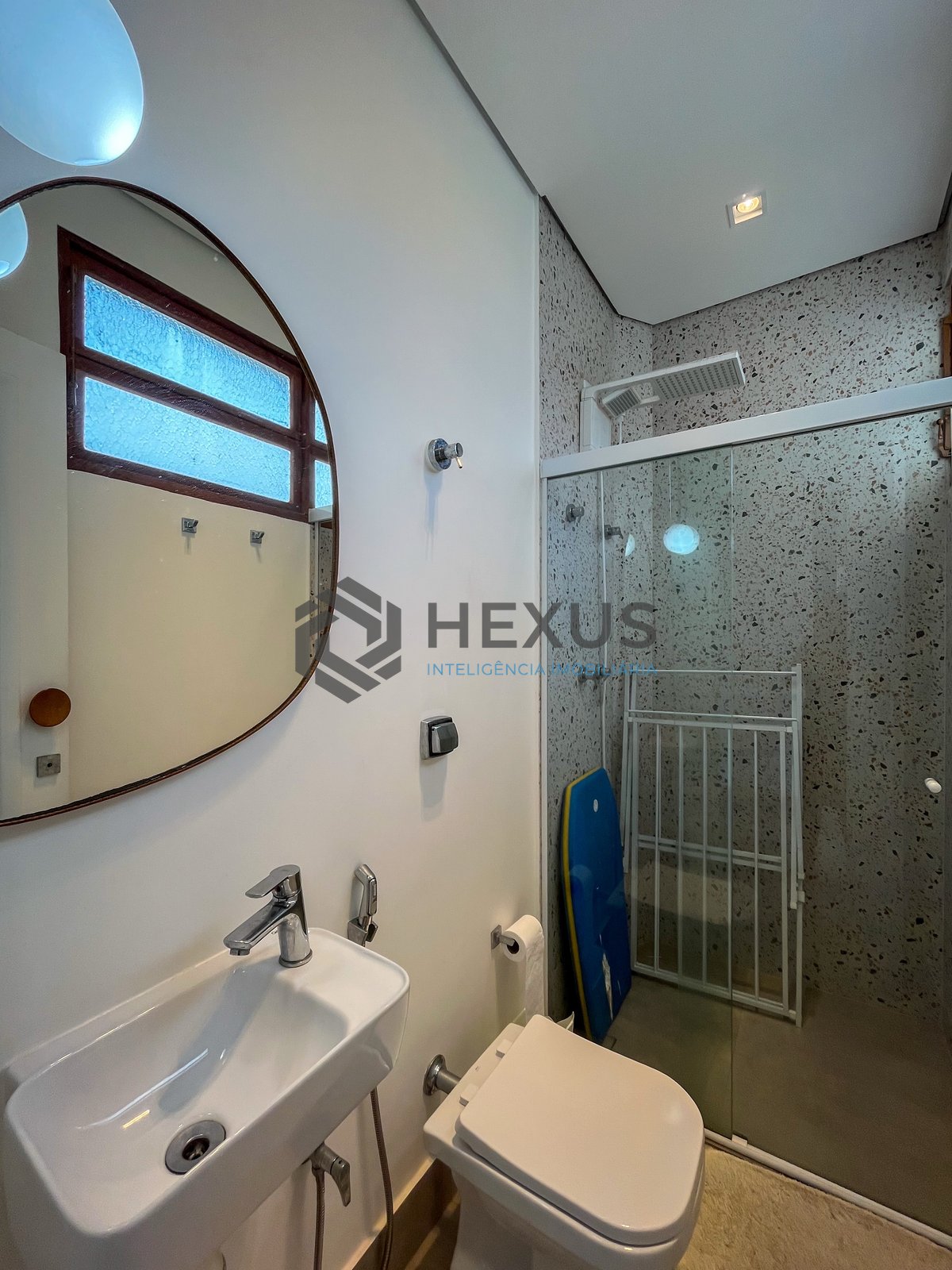 Foto 40 de Apartamento frente mar e lazer nas Pitangueiras, Guarujá