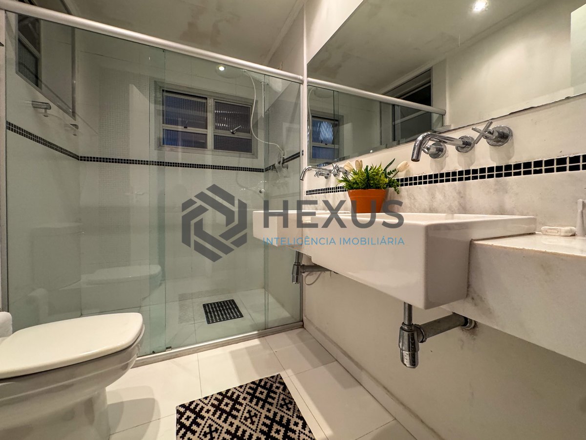 Foto 11 de Apartamento reformado e lazer a 1 quadra da praia no Jardim Astúrias, Guarujá