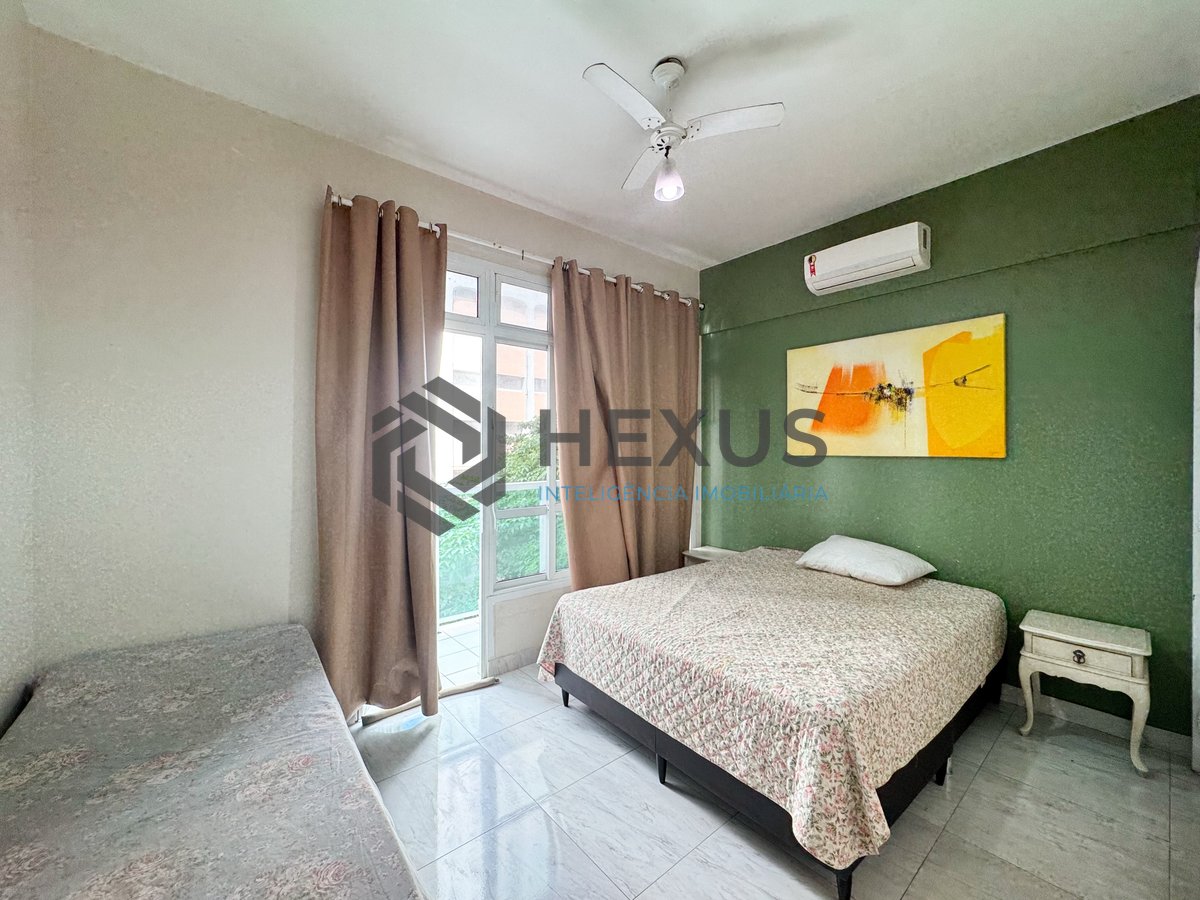 Foto 11 de Apartamento reformado com varanda a 150m da praia nas Pitangueiras, Guarujá