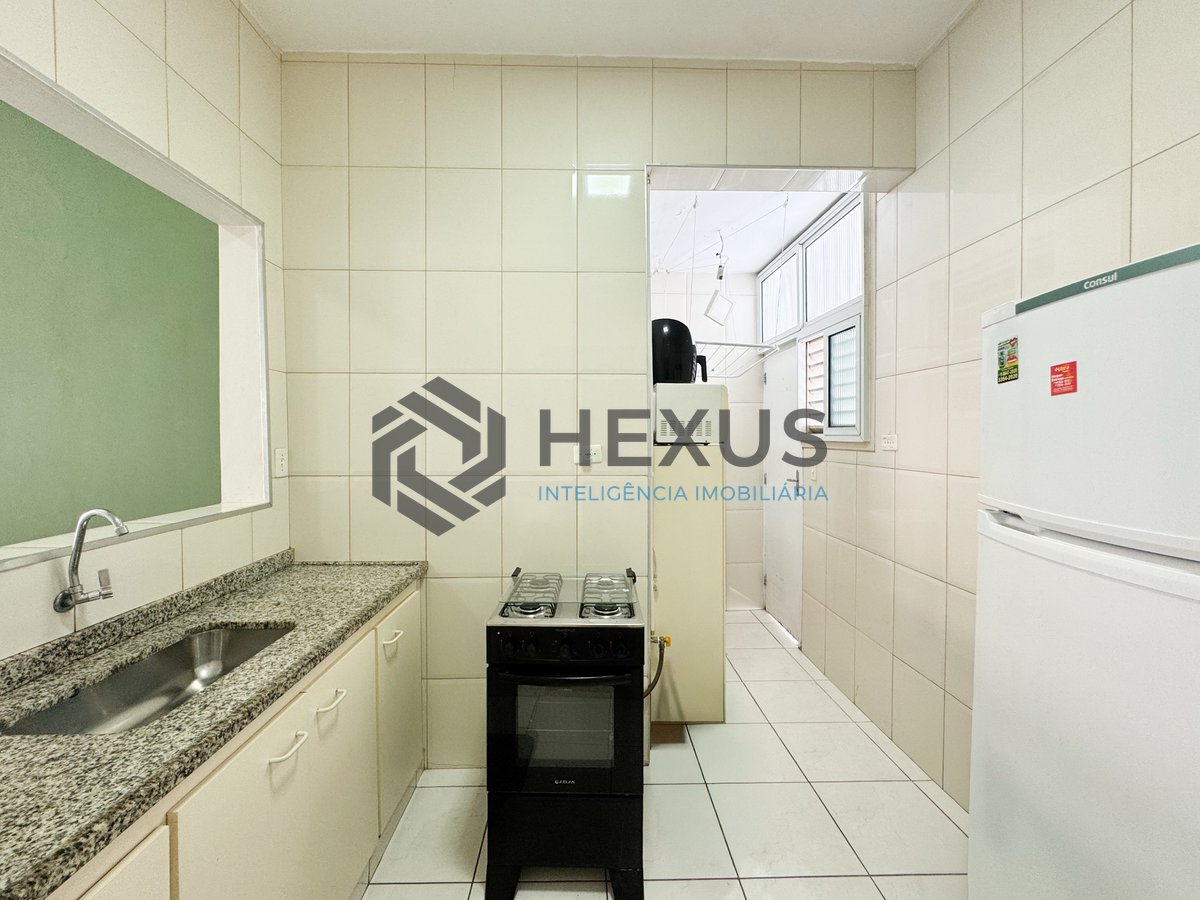 Foto 15 de Apartamento reformado com varanda a 150m da praia nas Pitangueiras, Guarujá