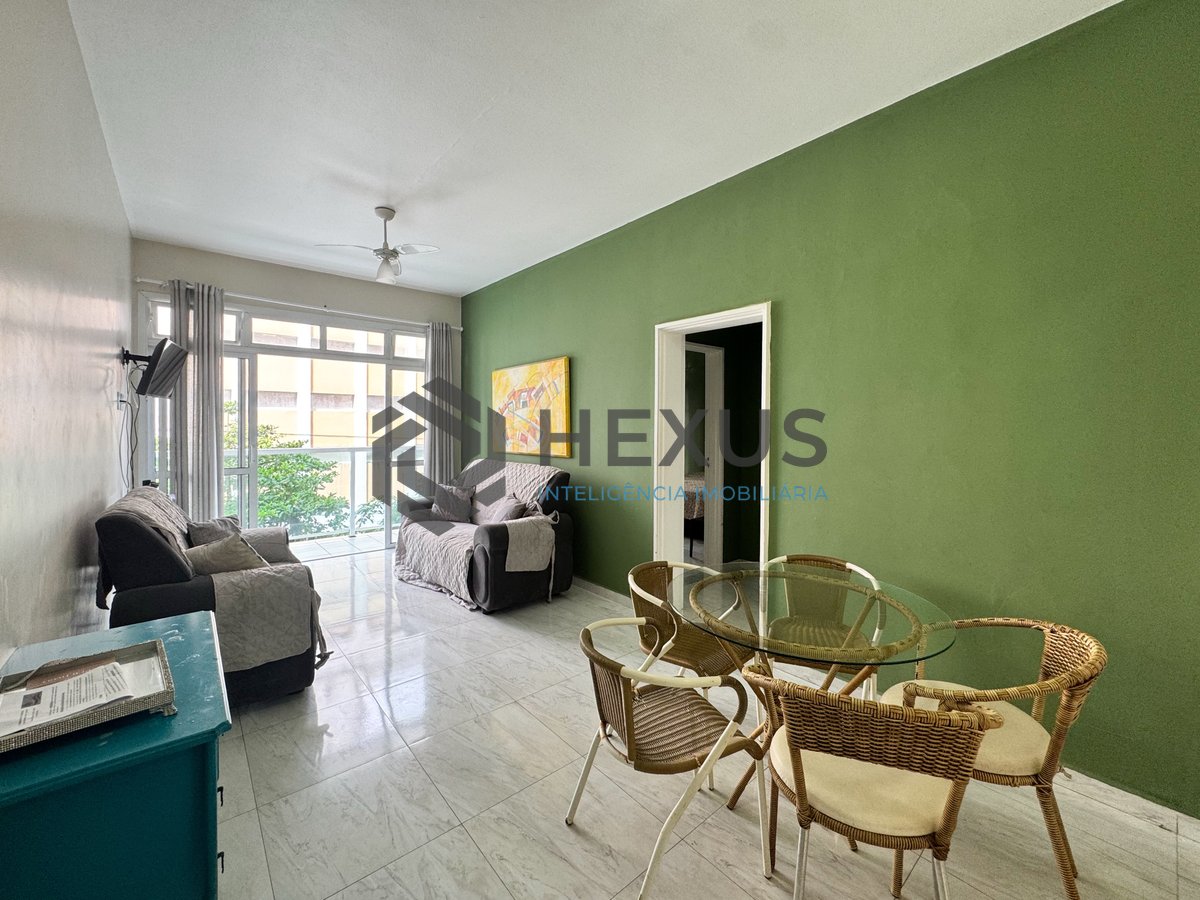 Foto 4 de Apartamento reformado com varanda a 150m da praia nas Pitangueiras, Guarujá