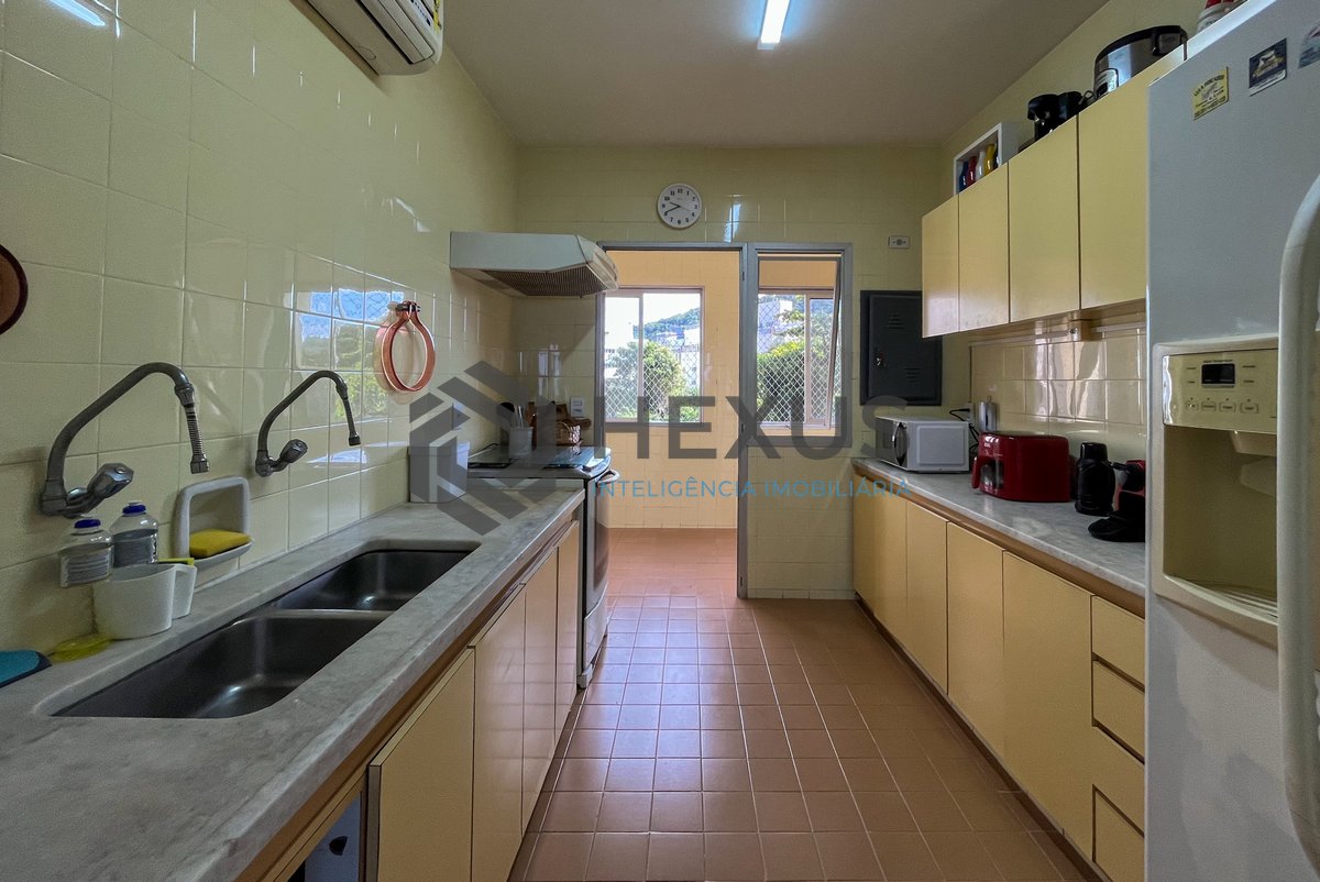 Foto 32 de Apartamento frente mar com varanda nas Pitangueiras, Guarujá