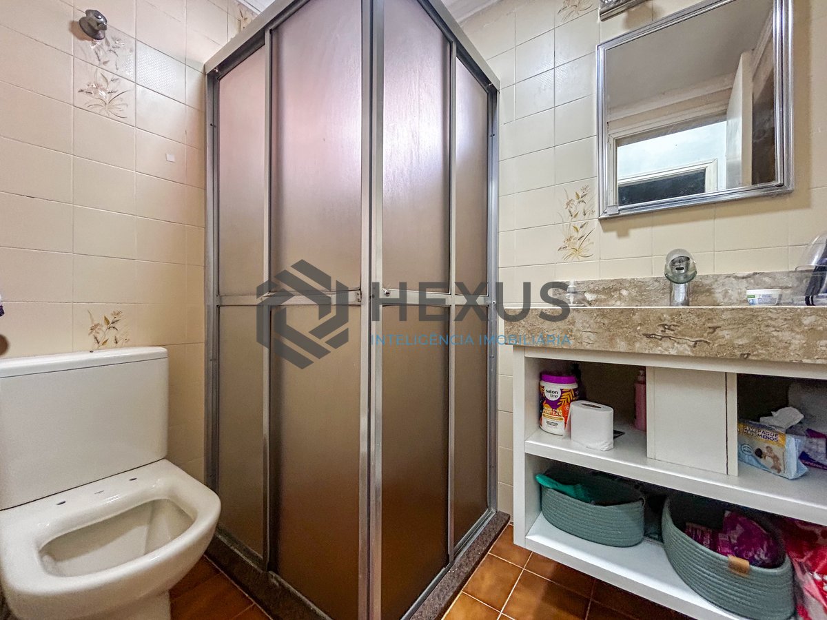 Foto 8 de Apartamento com varanda e lazer a 150m da praia na Enseada, Guarujá