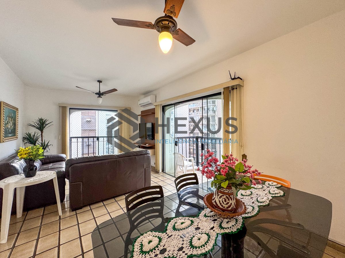 Foto 2 de Apartamento com varanda e lazer a 240m da praia nas Pitangueiras, Guarujá