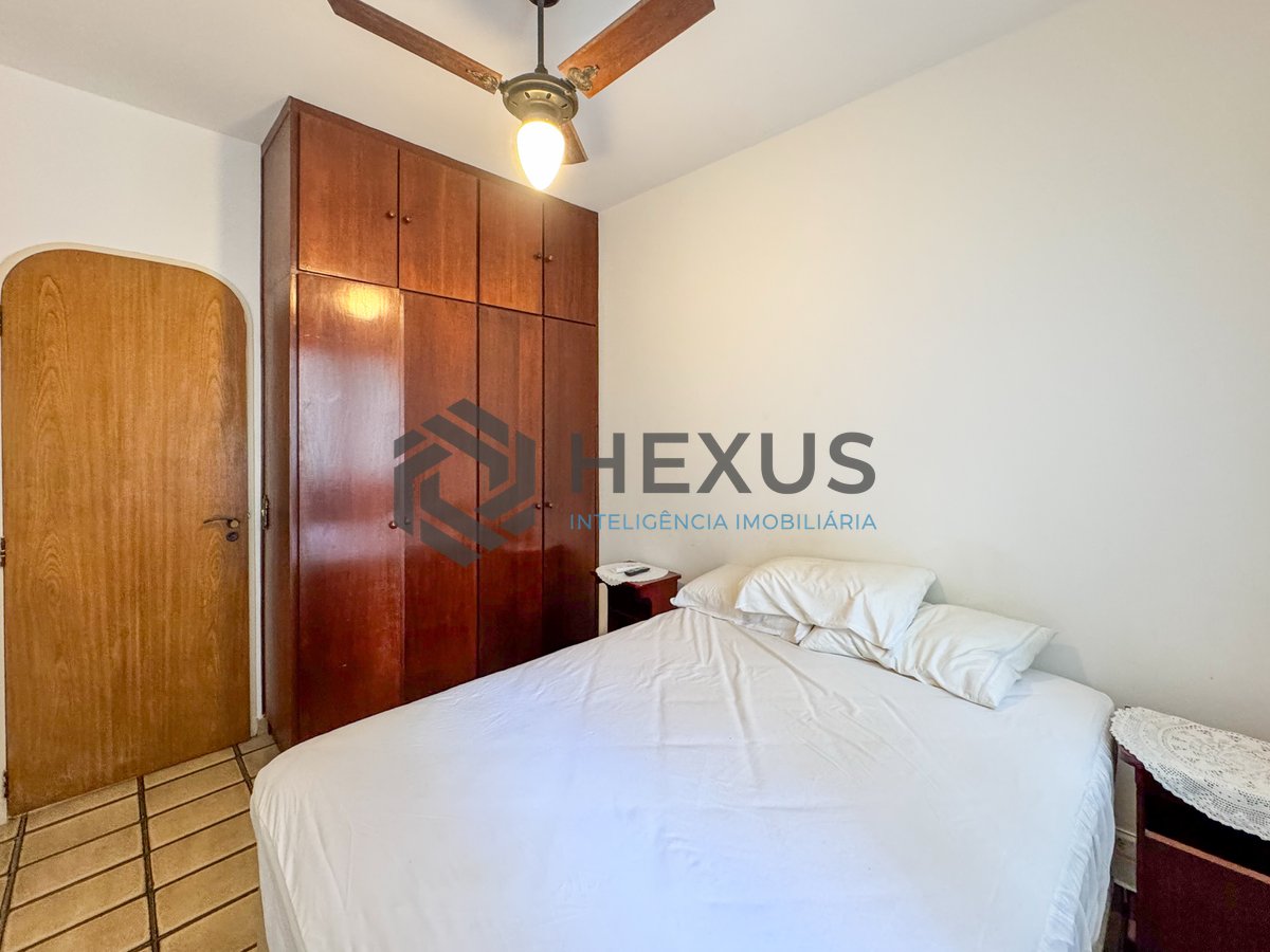 Foto 13 de Apartamento com varanda e lazer a 240m da praia nas Pitangueiras, Guarujá