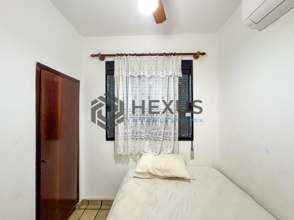 Foto 16 de Apartamento com varanda e lazer a 240m da praia nas Pitangueiras, Guarujá