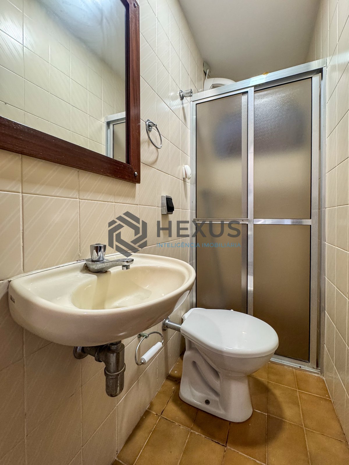 Foto 18 de Apartamento com varanda e lazer a 240m da praia nas Pitangueiras, Guarujá