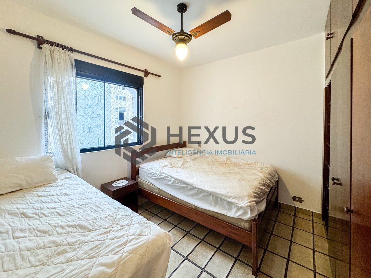 Foto 19 de Apartamento com varanda e lazer a 240m da praia nas Pitangueiras, Guarujá