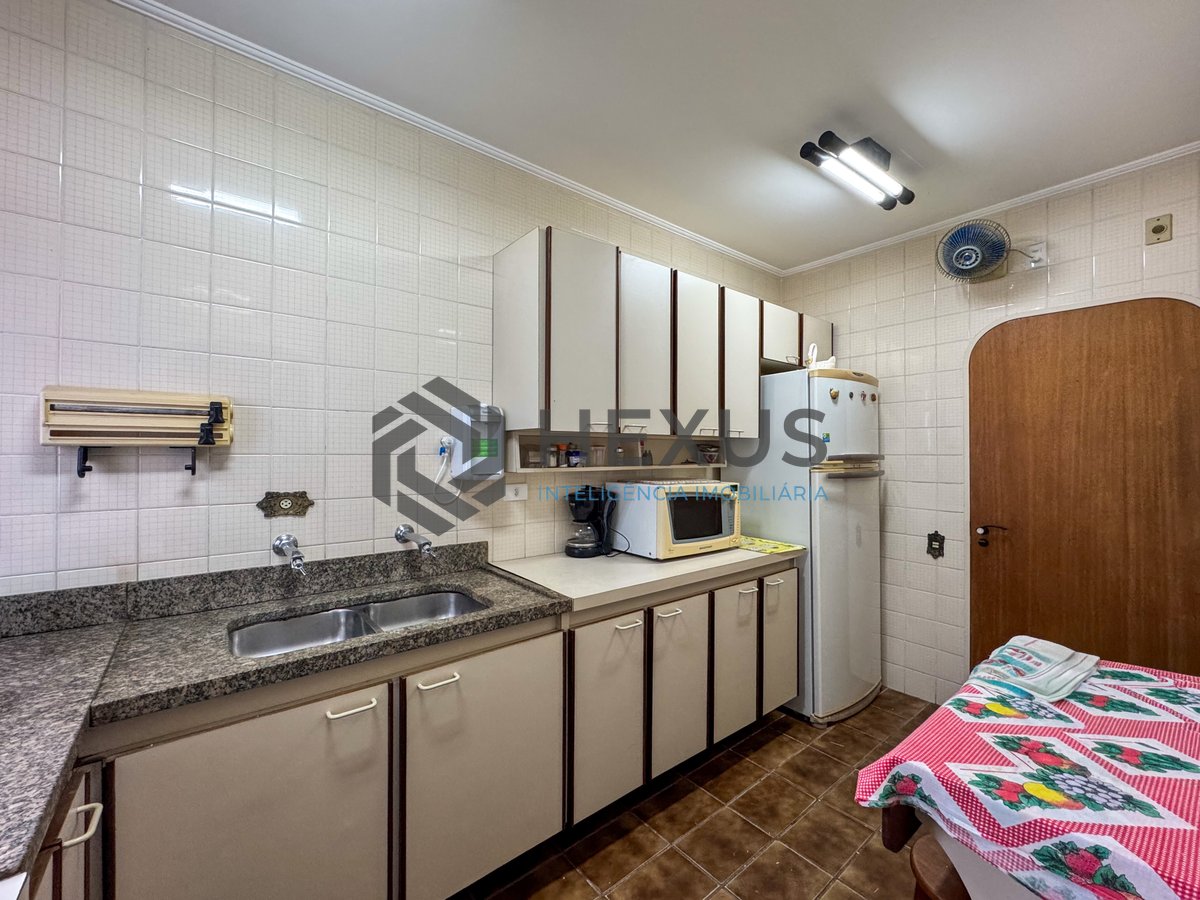 Foto 24 de Apartamento com varanda e lazer a 240m da praia nas Pitangueiras, Guarujá