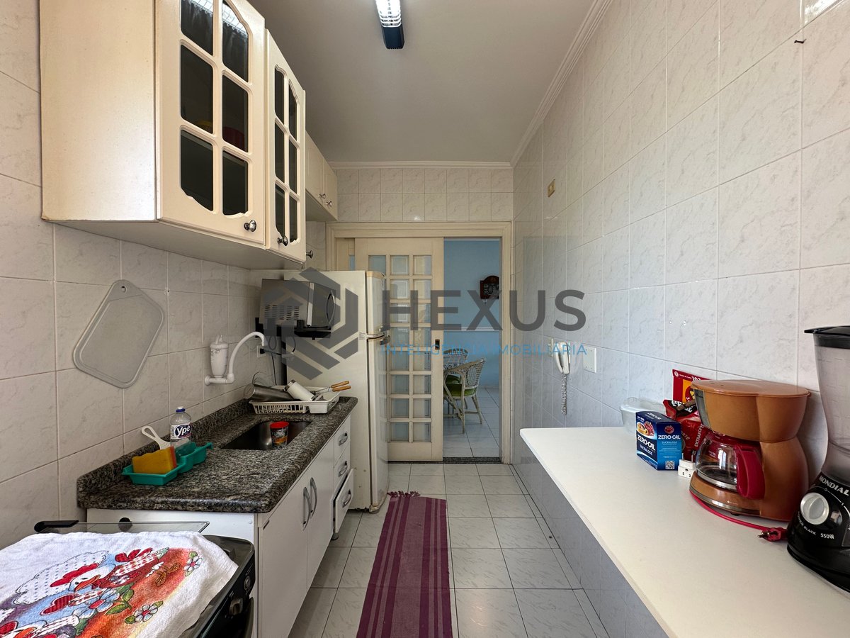 Foto 11 de Apartamento com varanda e lazer a 500m da praia na Enseada, Guarujá