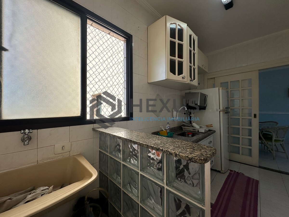 Foto 10 de Apartamento com varanda e lazer a 500m da praia na Enseada, Guarujá
