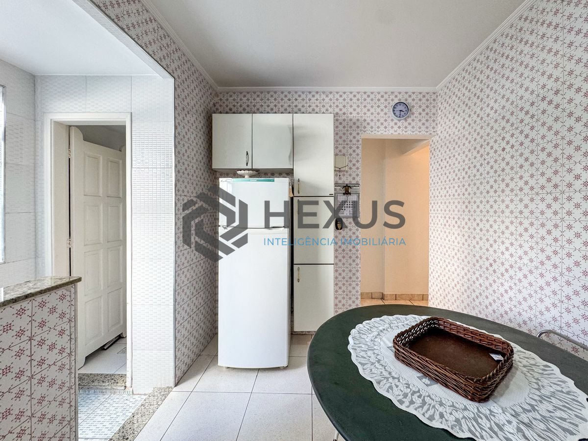 Foto 11 de Apartamento reformado a 150m da praia no Jardim Astúrias, Guarujá