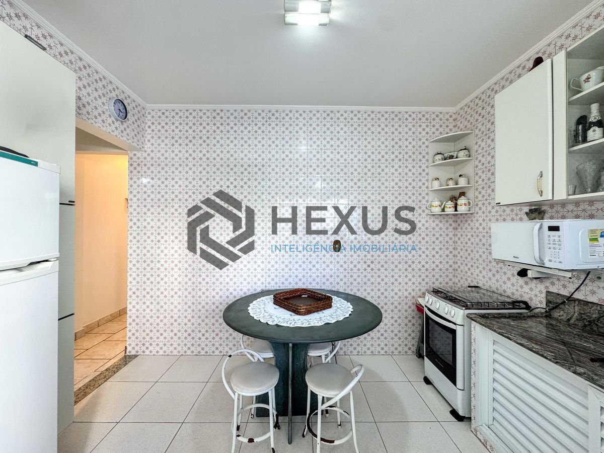 Foto 12 de Apartamento reformado a 150m da praia no Jardim Astúrias, Guarujá