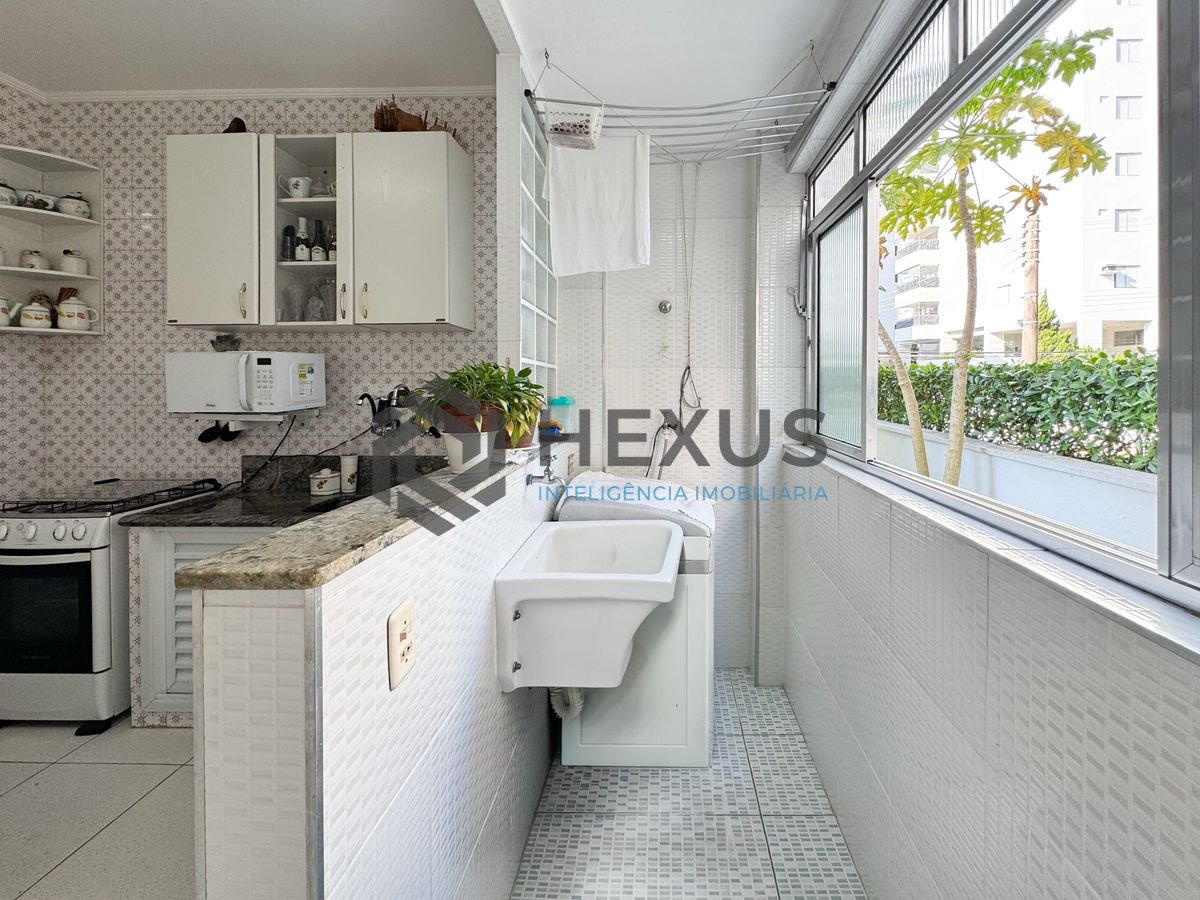 Foto 14 de Apartamento reformado a 150m da praia no Jardim Astúrias, Guarujá