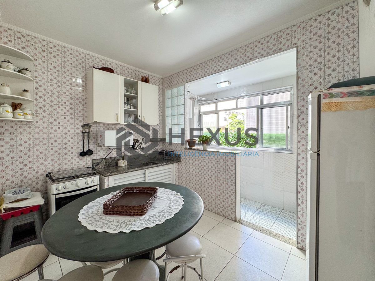 Foto 9 de Apartamento reformado a 150m da praia no Jardim Astúrias, Guarujá