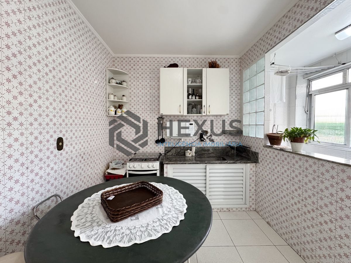 Foto 10 de Apartamento reformado a 150m da praia no Jardim Astúrias, Guarujá