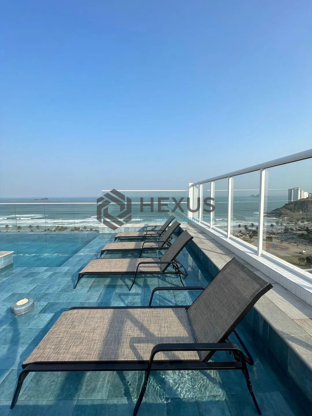 Foto 9 de Apartamento com varanda gourmet vista mar e lazer na Enseada, Guarujá