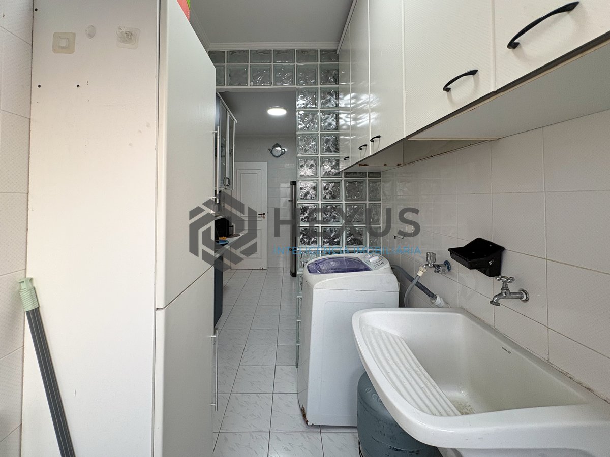 Foto 20 de Apartamento com varanda vista mar e lazer na Enseada, Guarujá