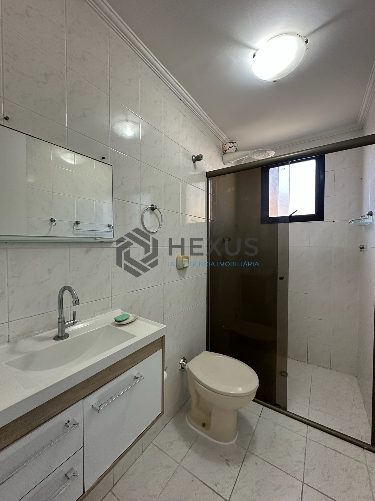 Foto 15 de Apartamento com varanda e lazer a 500m da praia na Enseada, Guarujá