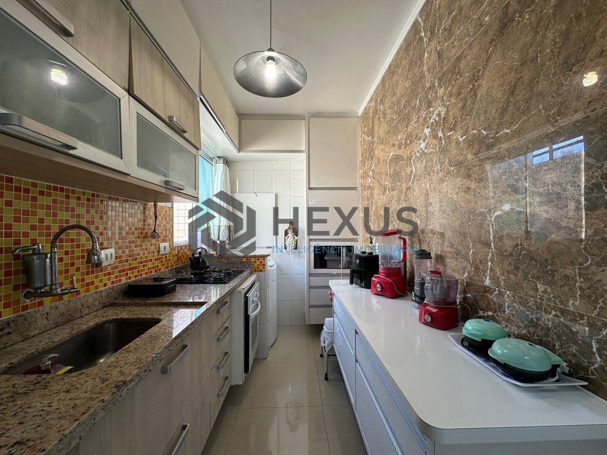 Foto 11 de Apartamento reformado com varanda vista mar e lazer a 500m da praia na Enseada, Guarujá