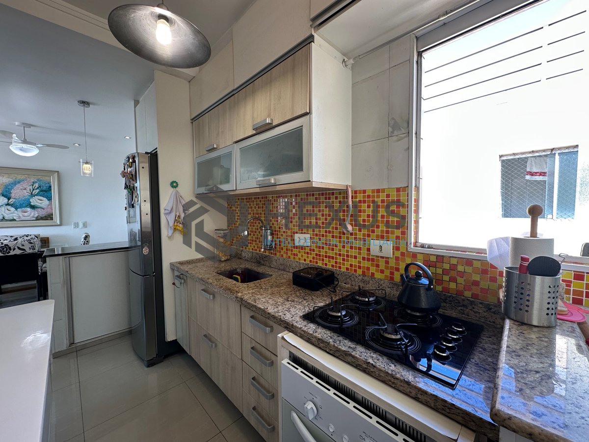Foto 14 de Apartamento reformado com varanda vista mar e lazer a 500m da praia na Enseada, Guarujá