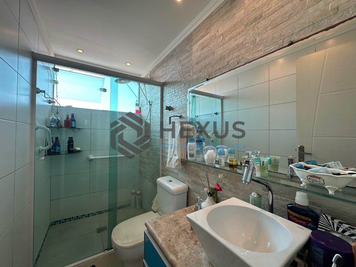 Foto 16 de Apartamento reformado com varanda vista mar e lazer a 500m da praia na Enseada, Guarujá