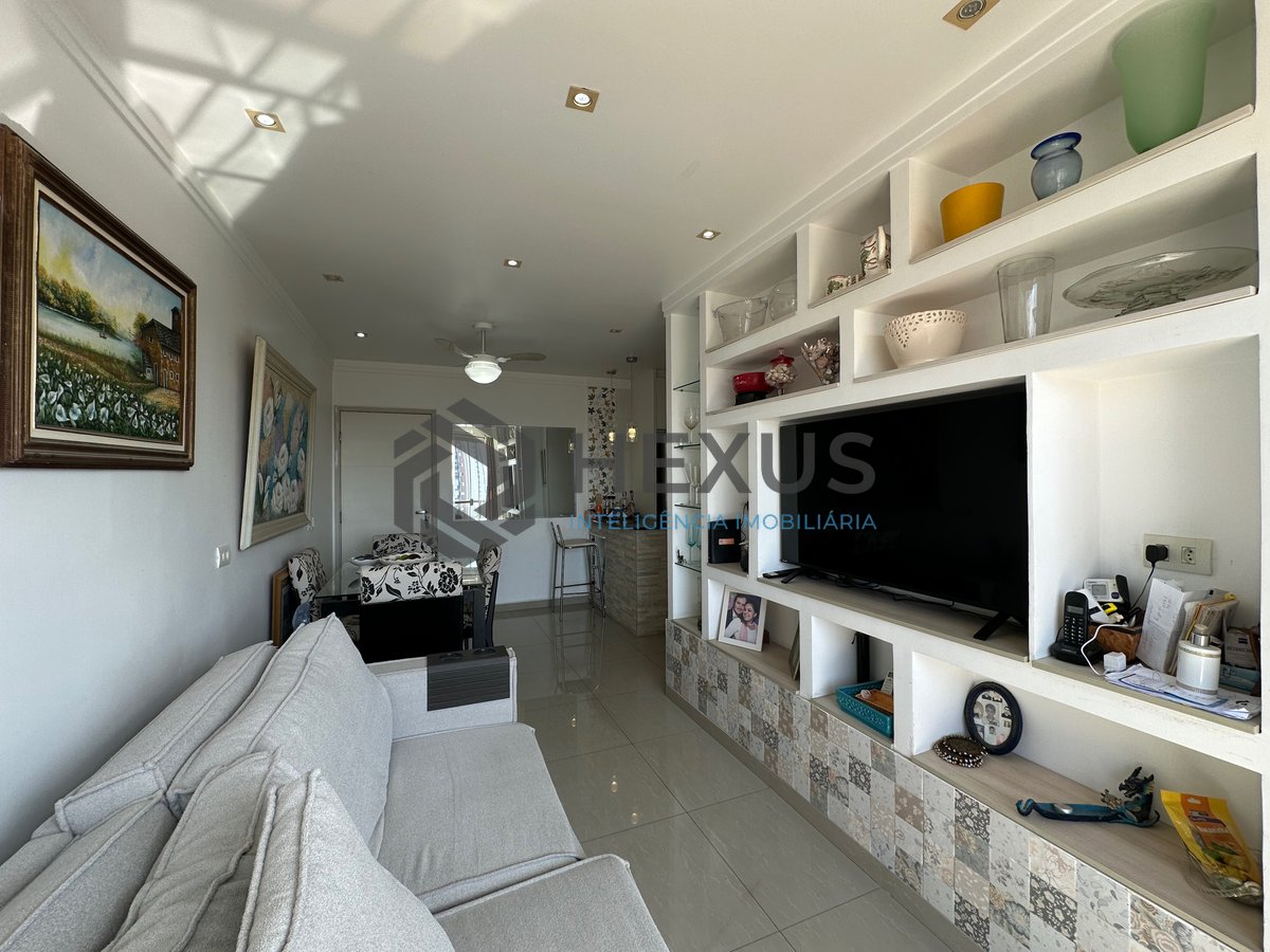 Foto 7 de Apartamento reformado com varanda vista mar e lazer a 500m da praia na Enseada, Guarujá
