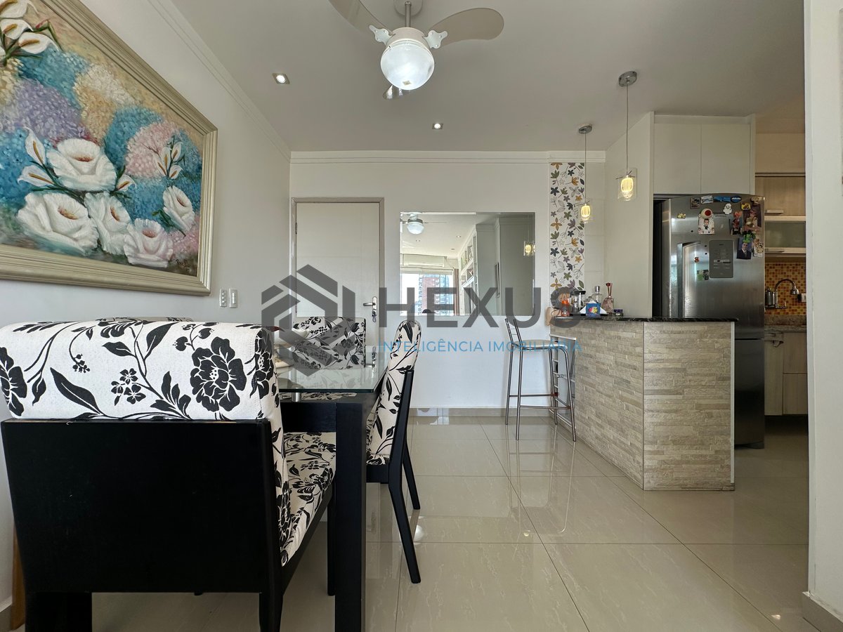 Foto 8 de Apartamento reformado com varanda vista mar e lazer a 500m da praia na Enseada, Guarujá