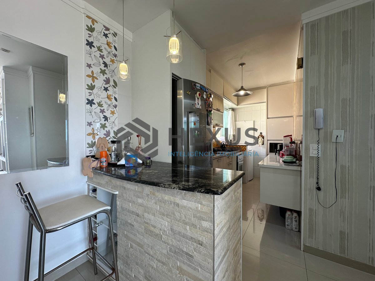 Foto 9 de Apartamento reformado com varanda vista mar e lazer a 500m da praia na Enseada, Guarujá
