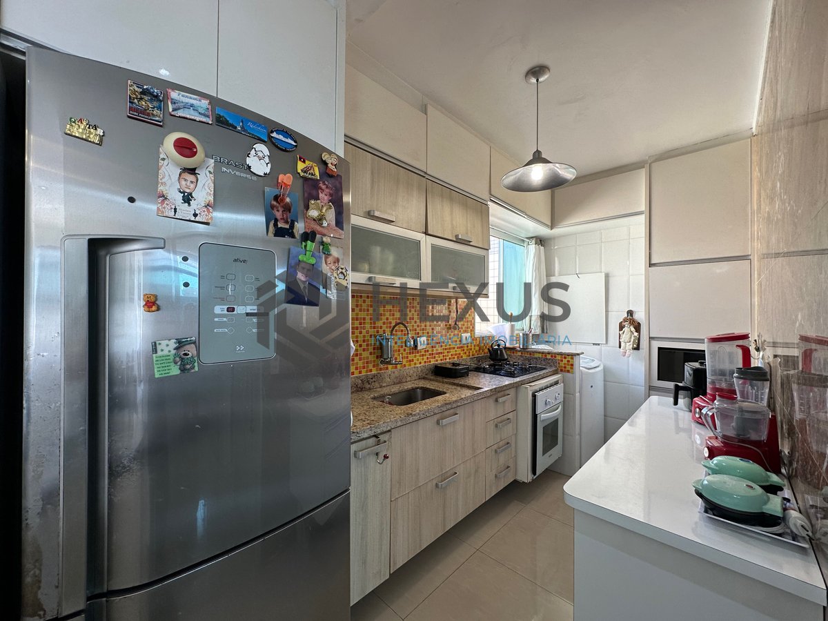 Foto 10 de Apartamento reformado com varanda vista mar e lazer a 500m da praia na Enseada, Guarujá