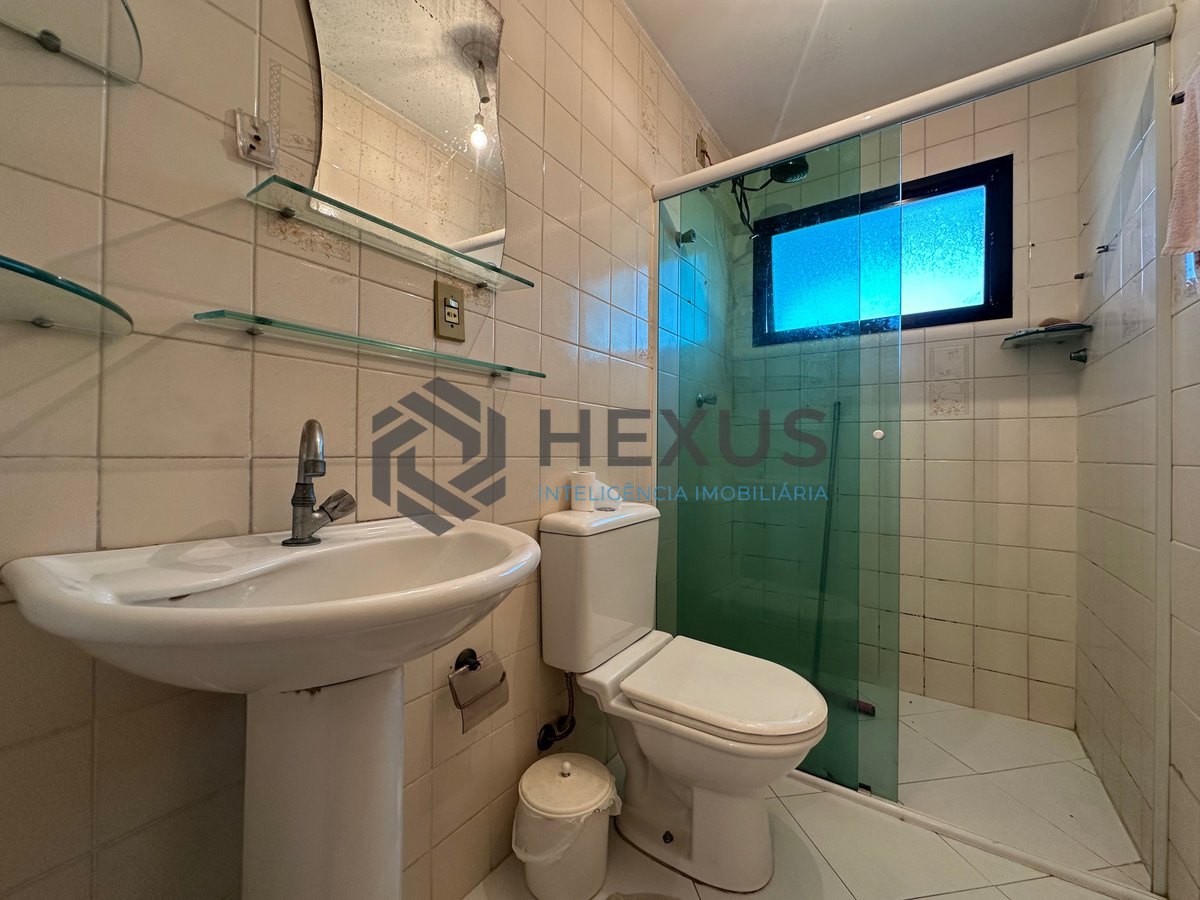Foto 12 de Apartamento com varanda vista mar e lazer a 800m da praia na Enseada, Guarujá