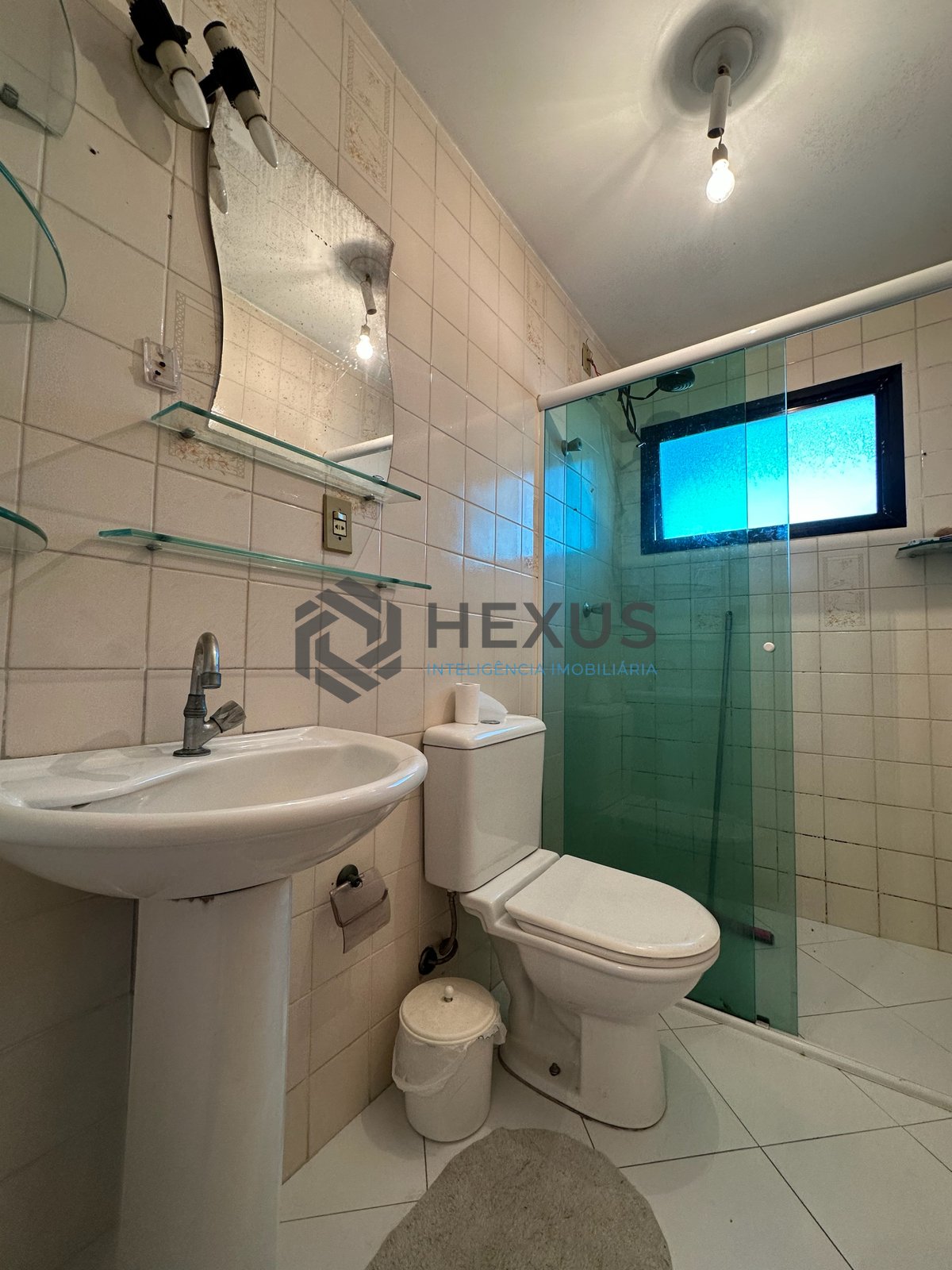 Foto 13 de Apartamento com varanda vista mar e lazer a 800m da praia na Enseada, Guarujá