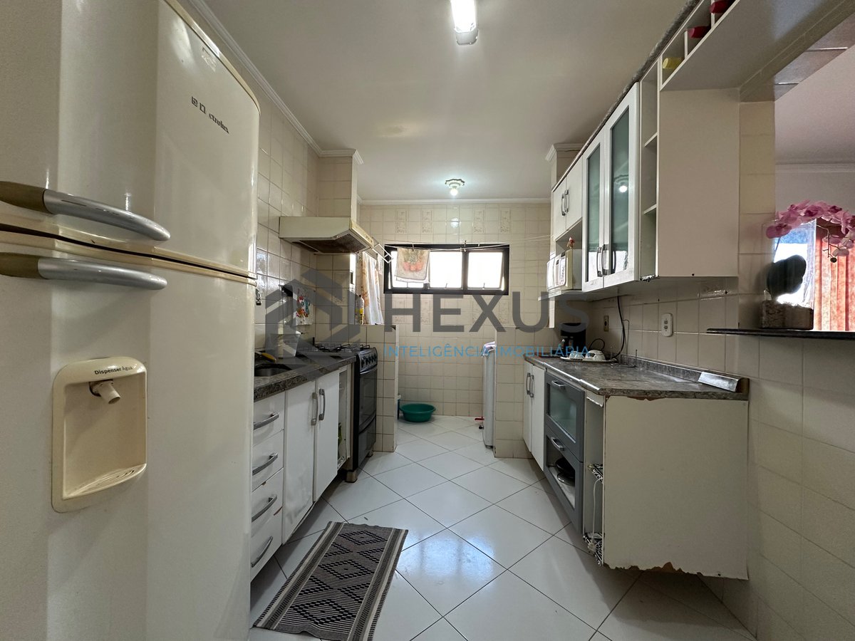 Foto 3 de Apartamento com varanda vista mar e lazer a 800m da praia na Enseada, Guarujá