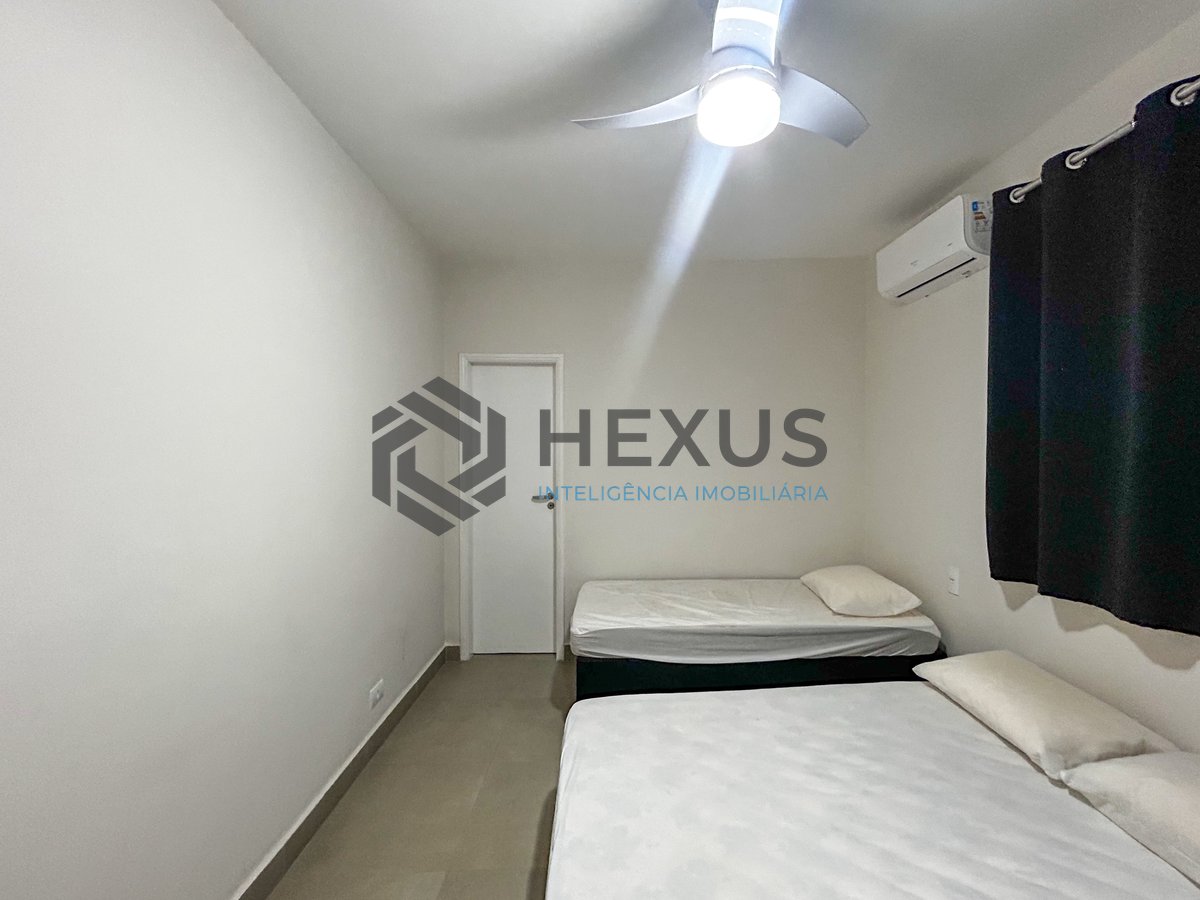 Foto 11 de Apartamento com varanda a 150m da praia na Enseada, Guarujá