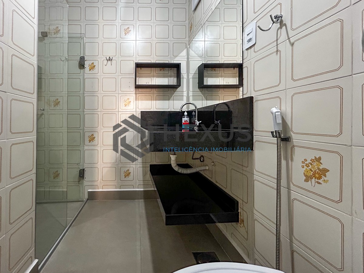 Foto 12 de Apartamento com varanda a 150m da praia na Enseada, Guarujá