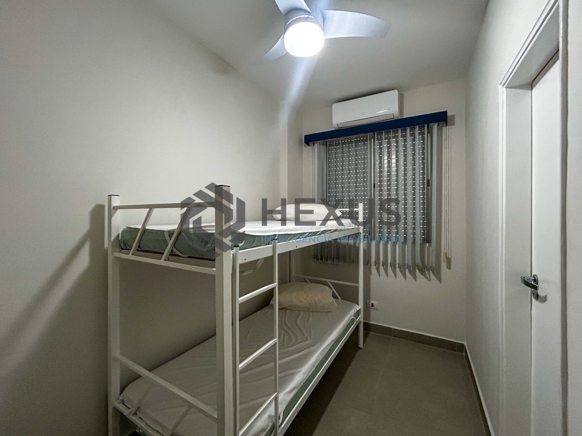 Foto 14 de Apartamento com varanda a 150m da praia na Enseada, Guarujá