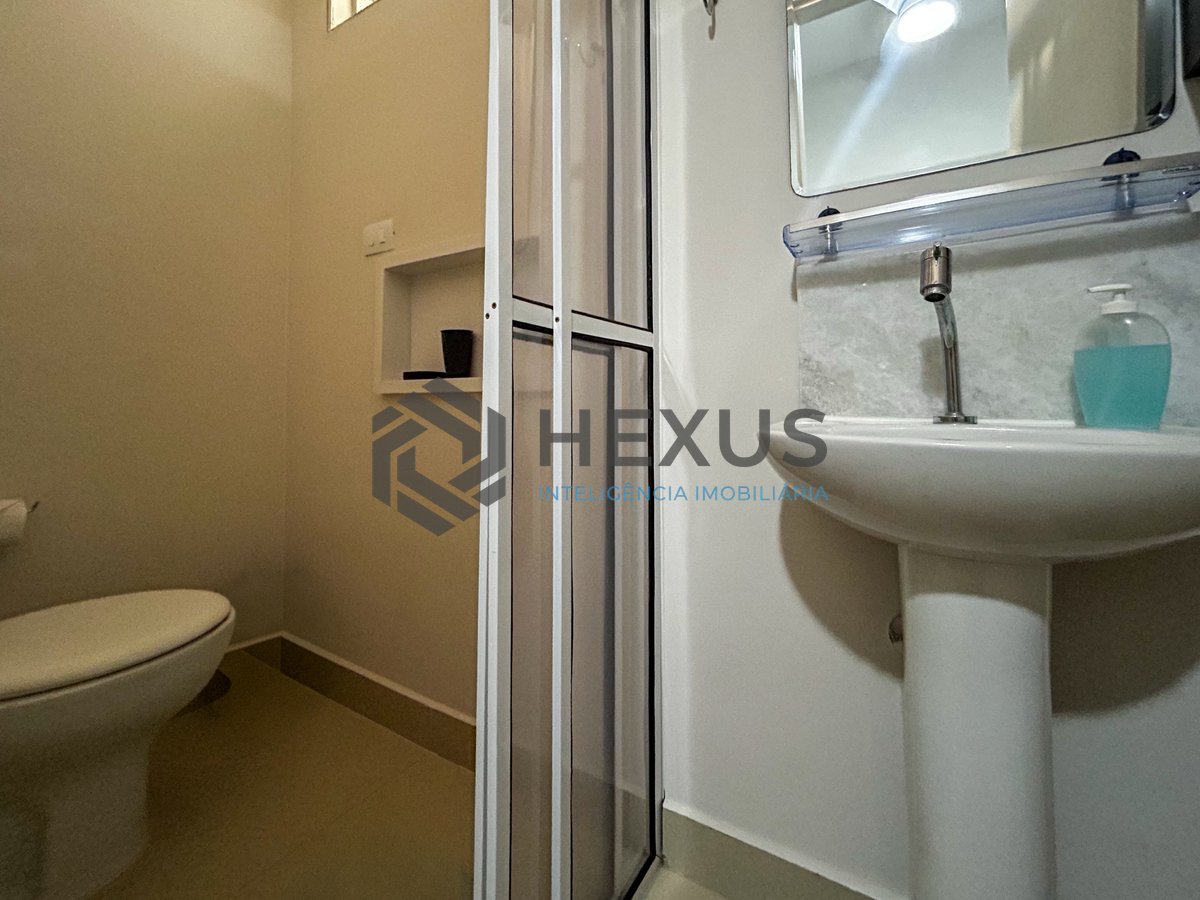 Foto 16 de Apartamento com varanda a 150m da praia na Enseada, Guarujá
